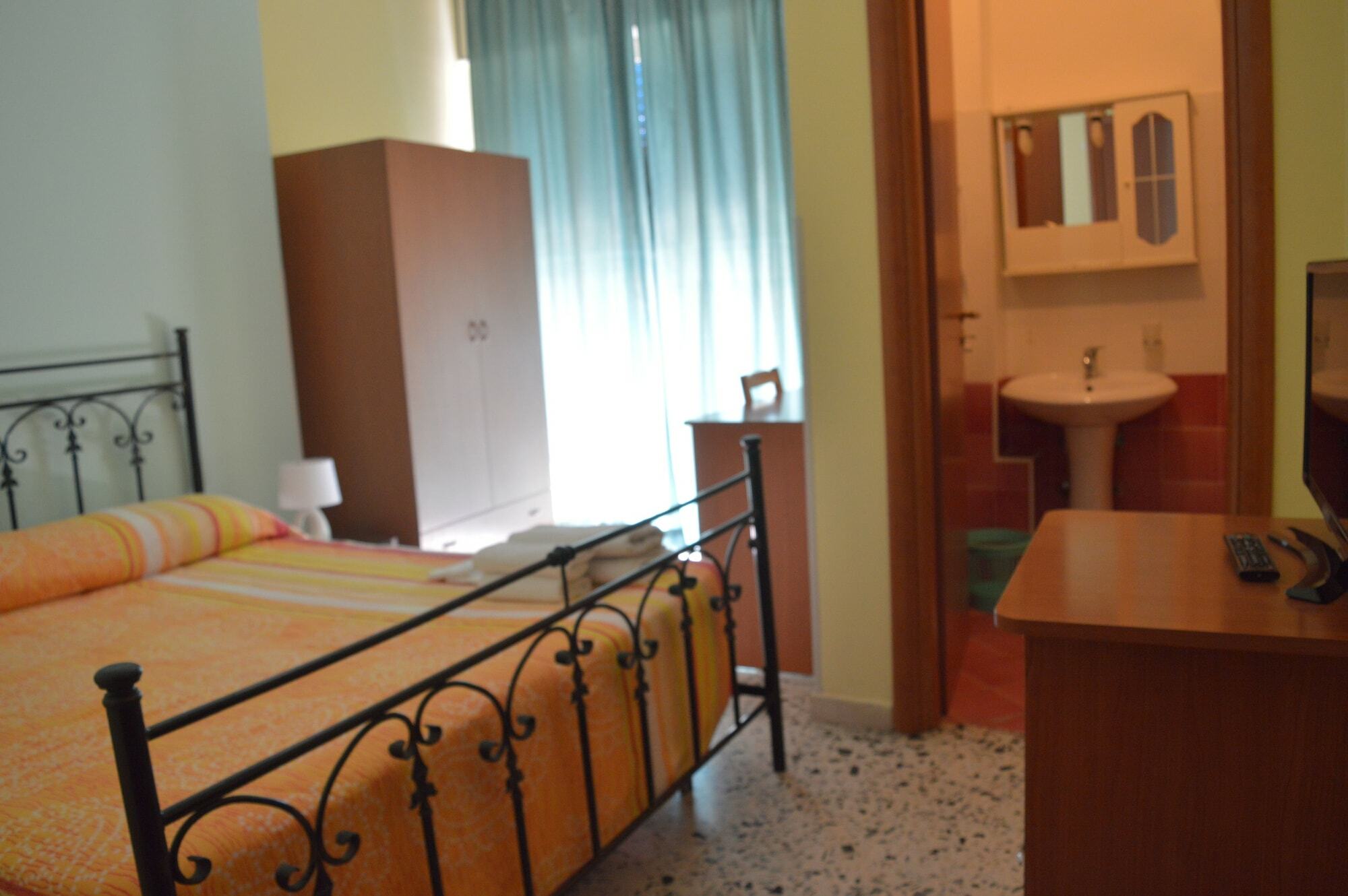B&B Scalea Rooms ภายนอก รูปภาพ